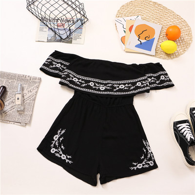 Salopeta de dama moderna cu decolteu barca si broderie