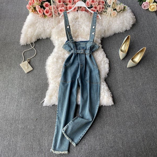 Salopeta de dama din denim cu centura si bretele