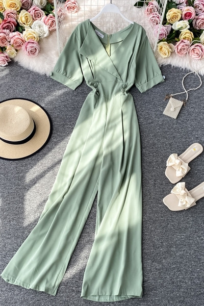 Salopetă lungă de damă cu mâneci scurte și decolteu spitz