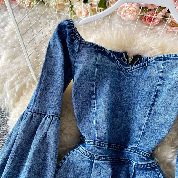 Salopetă de damă din denim cu umerii goi în albastru