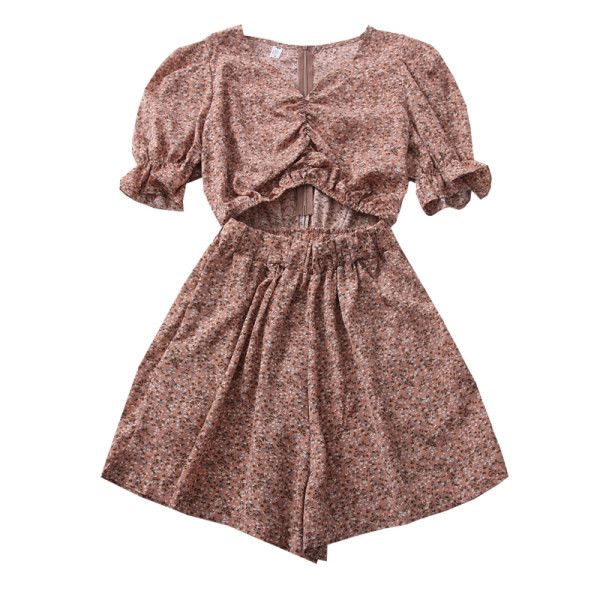 Salopetă de damă colorată, cu decolteu și decupaj spitz