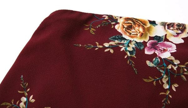 Salopetă scurtă fără bretele cu model floral