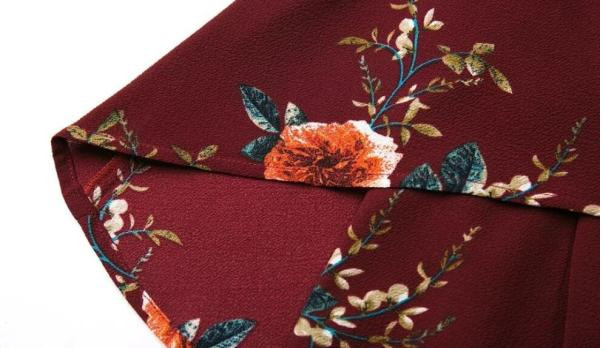 Salopetă scurtă fără bretele cu model floral