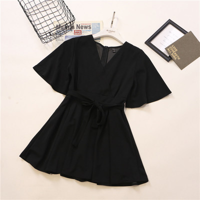 Dabartinis kombinezonas su špicine iškirpte ir dirželiu