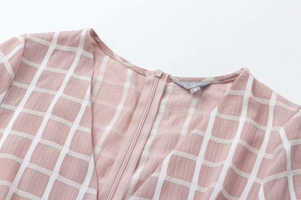 Salopeta scurta asimetrica in carouri cu centura