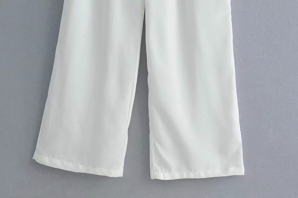 Salopetă lungă și largă, cu bretele și bucle