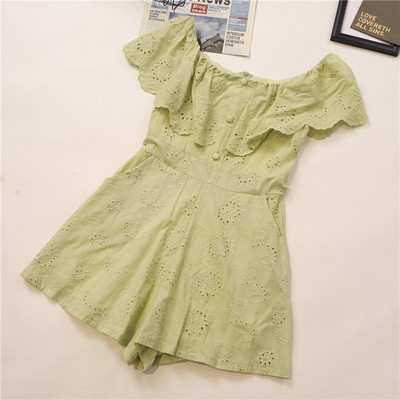 Salopeta de dama actuala cu nasturi si decolteu barca