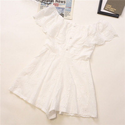 Salopeta de dama actuala cu nasturi si decolteu barca