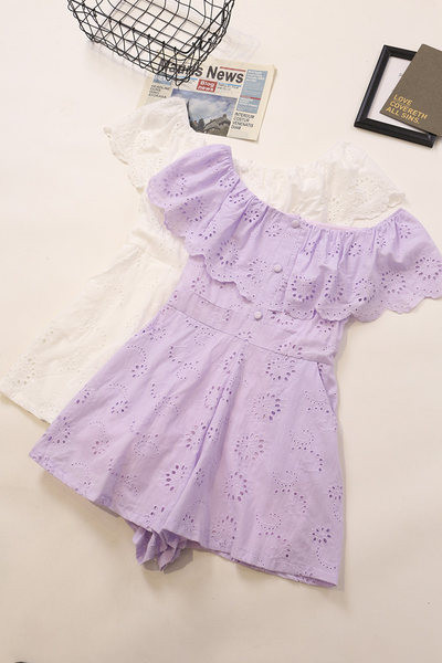 Salopeta de dama actuala cu nasturi si decolteu barca