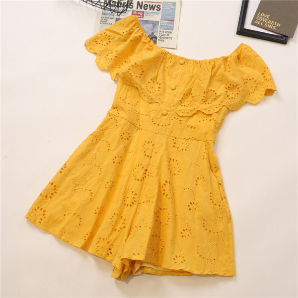 Salopeta de dama actuala cu nasturi si decolteu barca