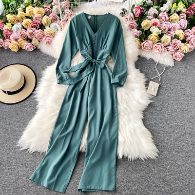 Salopetă casual de damă, cu mâneci lungi și decolteu spitz