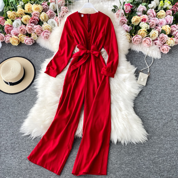 Salopetă casual de damă, cu mâneci lungi și decolteu spitz