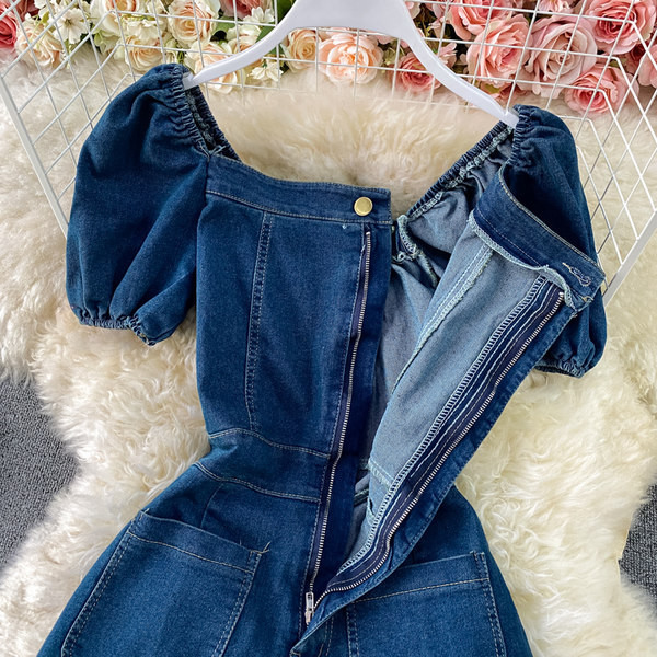 Salopetă scurtă de damă din denim cu buzunare în albastru