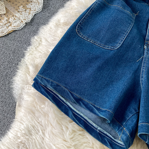 Salopetă scurtă de damă din denim cu buzunare în albastru