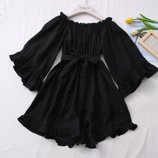 Salopeta de dama moderna cu centura si decolteu barca