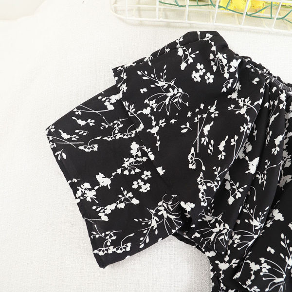 Ženski dugi kombinezon sa cvjetnim motivima i pojasom