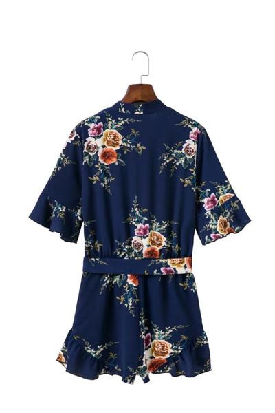 Κοντή γυναικεία ολόσωμη φόρμα με βολάν και βαθύ ντεκολτε