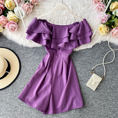 Μοντέρνες γυναικείες ολόσωμες φόρμες με βολάν και γυμνούς ώμους