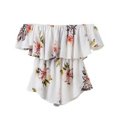 Kratki ljetni kombinezon golih ramena i cvjetnog uzorka