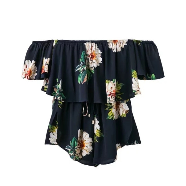 Kratki ljetni kombinezon golih ramena i cvjetnog uzorka