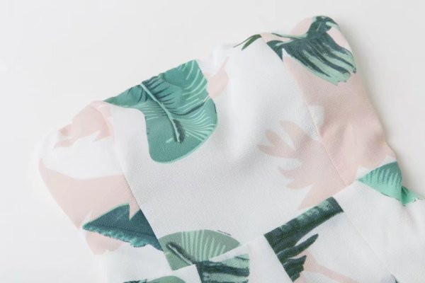 Salopetă scurtă, cu model floral