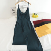 Salopetă lungă modernă, cu bretele subțiri și decolteu spitz