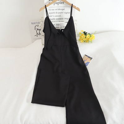 Salopetă lungă modernă, cu bretele subțiri și decolteu spitz