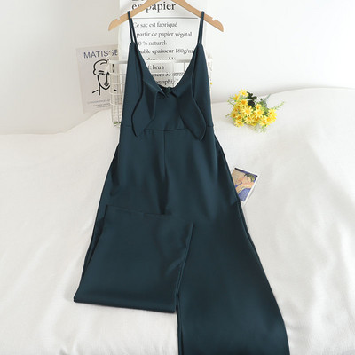 Salopetă lungă modernă, cu bretele subțiri și decolteu spitz