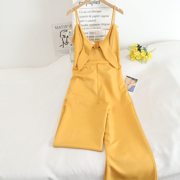 Salopetă lungă modernă, cu bretele subțiri și decolteu spitz