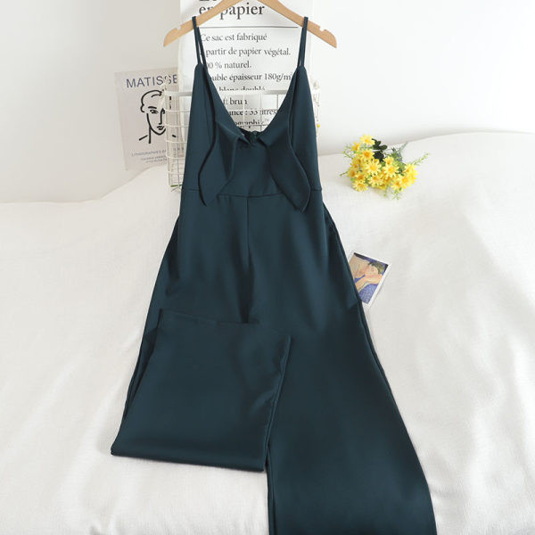 Salopetă lungă modernă, cu bretele subțiri și decolteu spitz