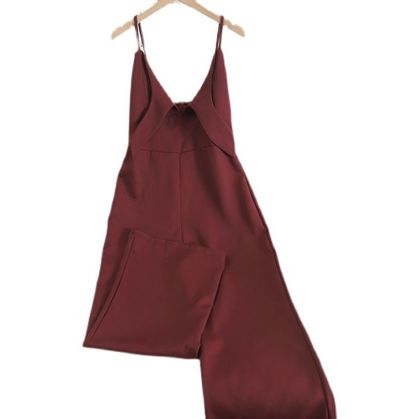 Salopetă lungă modernă, cu bretele subțiri și decolteu spitz