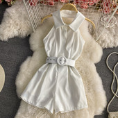 Novi model ženskog kombinezona sa kragnom i remenom u bijeloj i crnoj boji