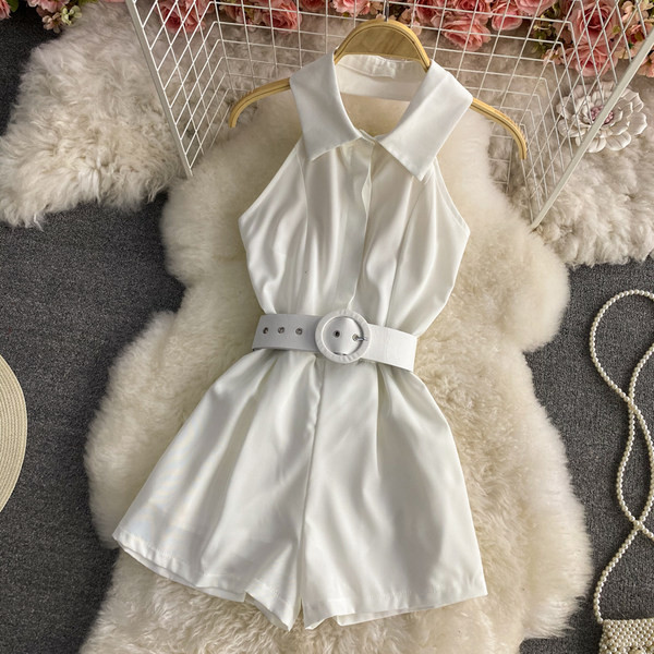 Novi model ženskog kombinezona sa kragnom i remenom u bijeloj i crnoj boji