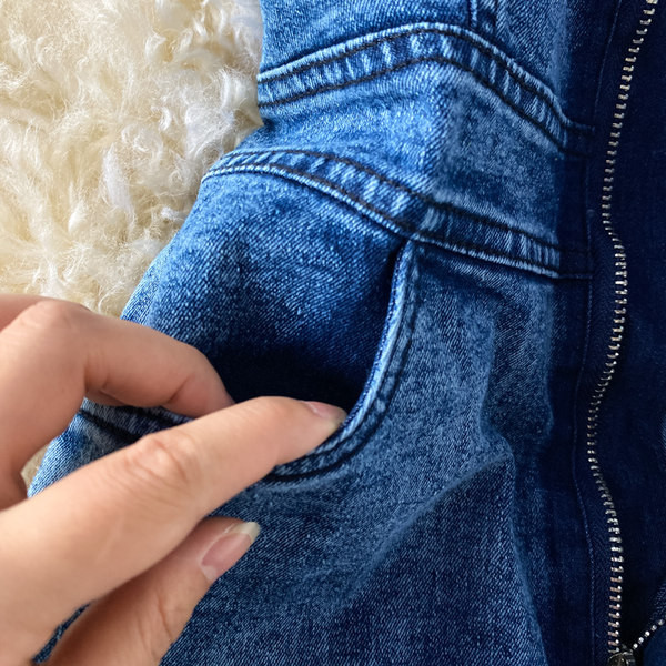 Model nou de salopete de dama din denim fara bretele de culoare albastra