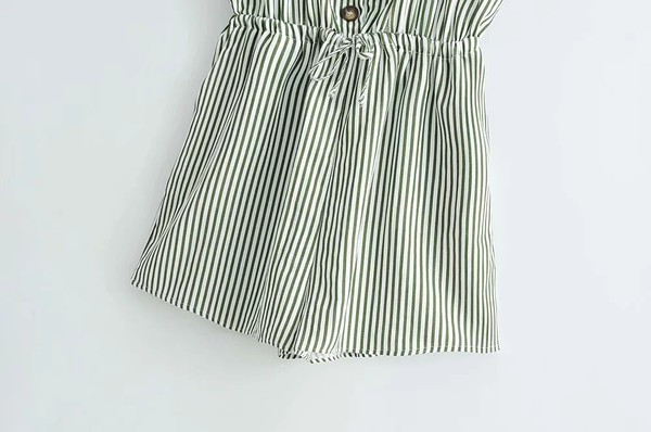 Salopetă casual în dungi, cu nasturi și bretele subțiri