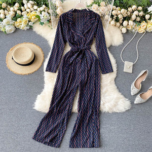 Salopetă de damă modernă cu decolteu spitz și mâneci lungi - mai multe culori