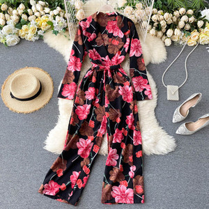 Salopetă de damă modernă cu decolteu spitz și mâneci lungi - mai multe culori