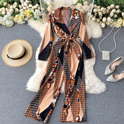 Salopetă de damă modernă cu decolteu spitz și mâneci lungi - mai multe culori