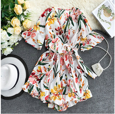 Ležerni ženski kratki kombinezon sa špic izrezom