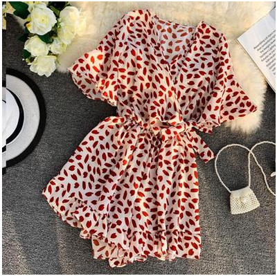 Ležerni ženski kratki kombinezon sa špic izrezom