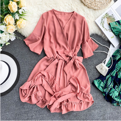 Ležerni ženski kratki kombinezon sa špic izrezom