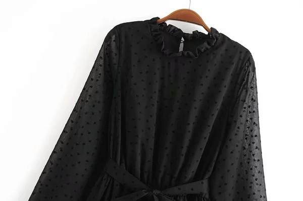 Salopetă scurtă modernă din tul de culoare neagră