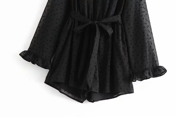 Salopetă scurtă modernă din tul de culoare neagră