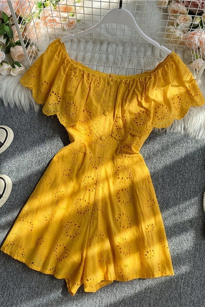 Salopeta scurta dama cu dantela si nasturi