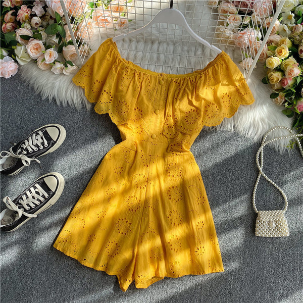 Salopeta scurta dama cu dantela si nasturi