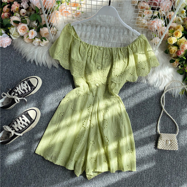 Salopeta scurta dama cu dantela si nasturi