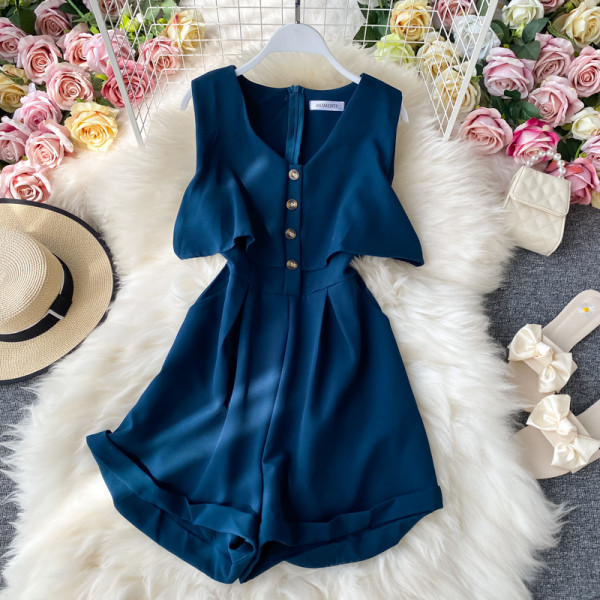 Salopetă scurtă de damă cu nasturi și decolteu spitz