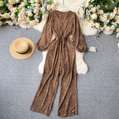 Salopetă casual de damă cu decolteu spitz și mâneci lungi