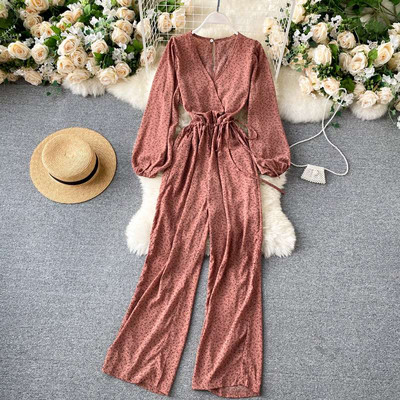 Salopetă casual de damă cu decolteu spitz și mâneci lungi