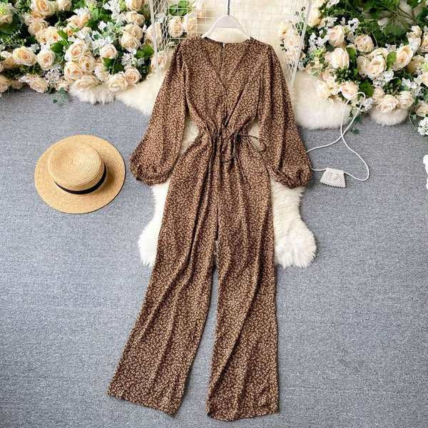 Salopetă casual de damă cu decolteu spitz și mâneci lungi